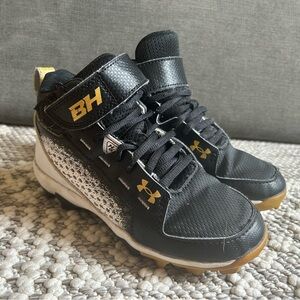 Under Armour Kids Black‎ and Gold Sneakers